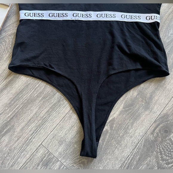 Guess black bodysuit with contrasting white logo straps and keyhole cutout sz L - Picture 8 of 8